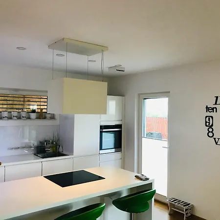 Vakantiehuis Spacious Family Near Bled - Modern & Cozy